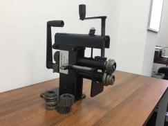 Зиговочный станок с ручным приводом RM-140х1мм от компании Нова Механика